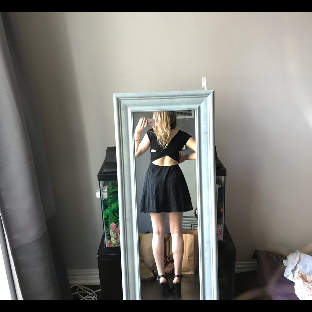 Slit back little black dress - Picture 7 of 7